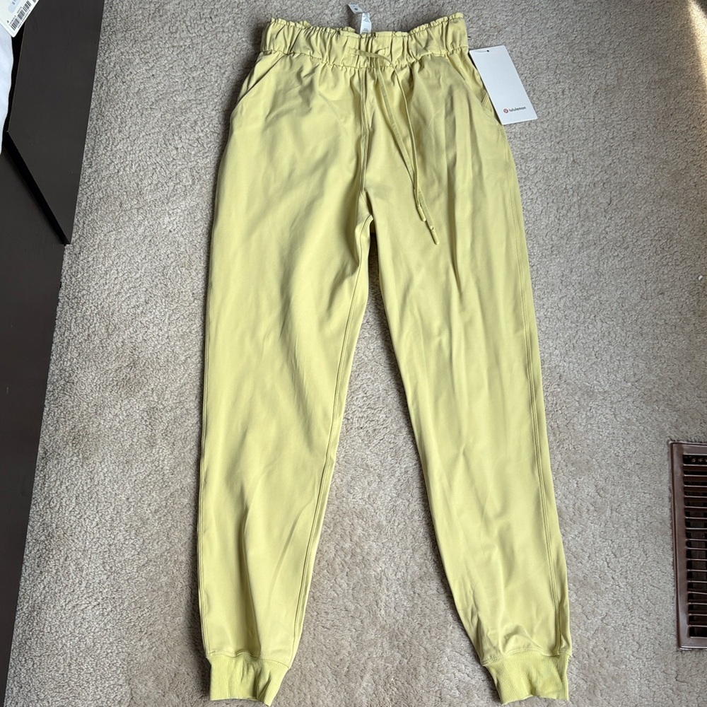 Lululemon Stretch High Rise Full Length Joggers. Size 4. NWT